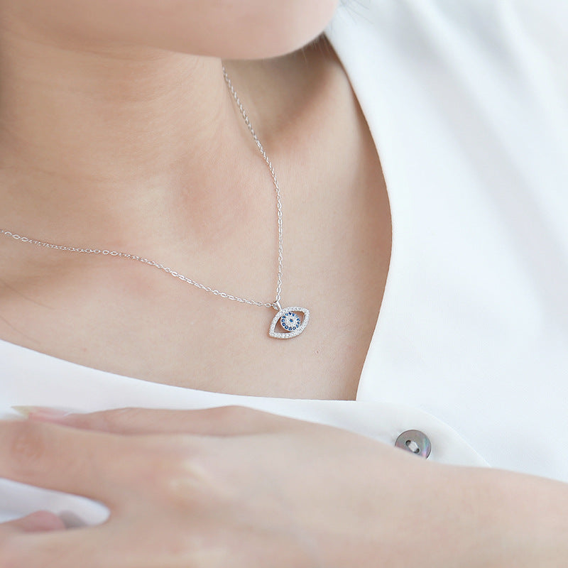 Collar de ojo atmosférico de plata