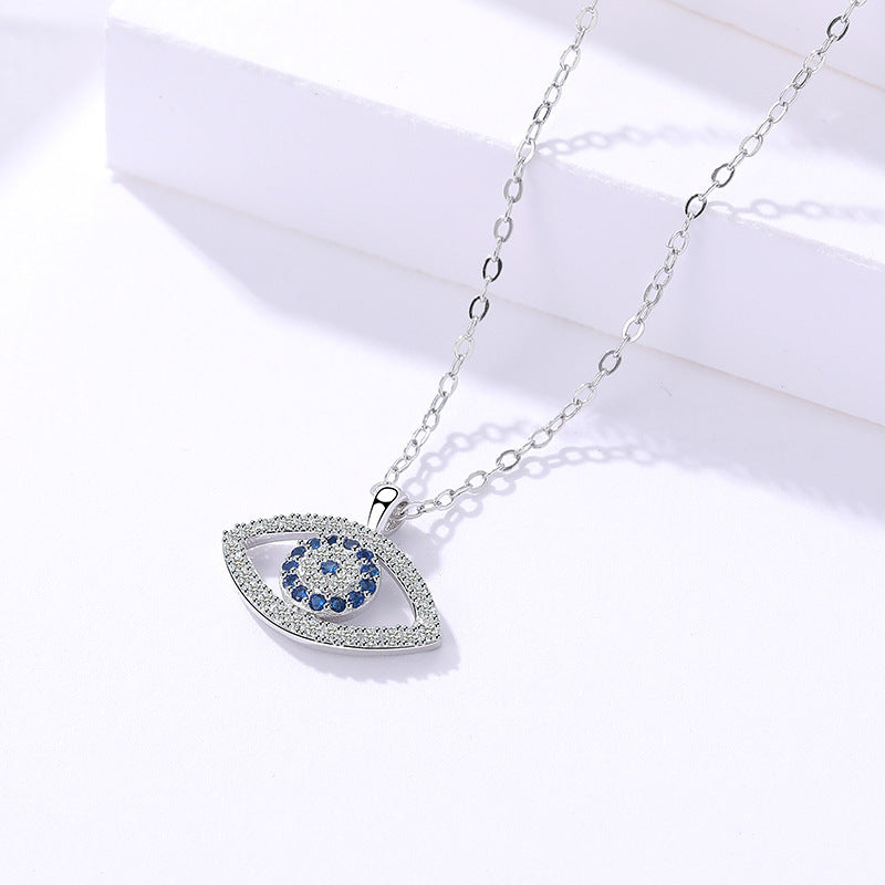 Collar de ojo atmosférico de plata