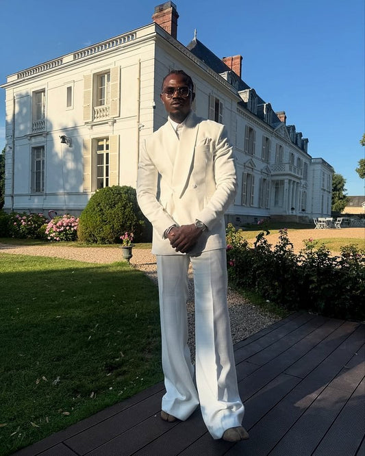 Traje blanco de moda y lujo